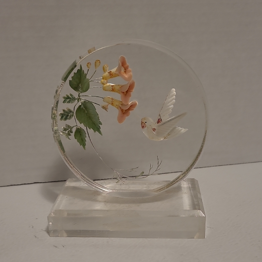 Vtg Lucite Acrylic Reverse Cut Hand Painted Hummingbird Desk Decor Paperweight